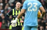 Le buteur norvégien de Manchester City Erling Haaland, les mains sur les hanches, lors de la défaite à Aston Villa, le 21 décembre 2024