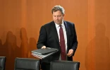 Le ministre allemand des Finances Lars Klingbeil, arrive à la Chancellerie à Berlin, le 6 mai 2026