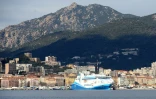 Vue d'Ajaccio, capitale de la Corse, et du ferry "Piana" le 9 février 2023