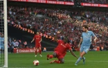 Le milieu de terrain portugais de Manchester City Bernardo Silva marque le 2e but face Ă Liverpool, vainqueur finalement 3-2 en demi-finale de la Coupe d'Angleterre, le 16 avril 2022 au Stade de Wembley Ă Londres