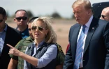 Kirstjen Nielsen, alors ministre de la Sécurité intérieure des Etats-Unis, et le président Donald Trump le 5 avril 2019 à Calexico (Etats-Unis), à la frontière mexicaine