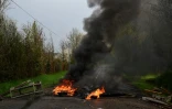 Pneus et palettes enflammés à la ZAD de Notre-Dame-des-Landes (Loire-Atlantique), le 14 avril 2018