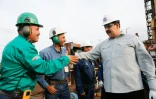 Nicolas Maduro (à droite) rend visite à un chantier industriel, le 6 mars 2019 à Ciudad Guyana