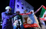 Des partisans du président nigérian Muhammadu Buhari célèbrent sa réélection dans les rues d'Abuja le 26 février 2019. 
