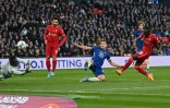 Le gardien sénégalais de Chelsea Edouard Mendy dévie le tir de l'attaquant de Liverpool, Sadio Mané, lors de la finale de la Coupe de la Ligue, le 27 février 2022 au Stade de Wembley à Londres