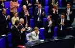 La chancelière allemande Angela Merkel est applaudie après sa réélection par le Bundestag, le 14 mars 2018 à Berlin