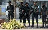 Des soldats srilankais montent la garde dans une rue de Colombo, le 14 juillet 2022
