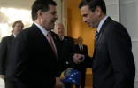 Le leader de l'opposition vénézuélienne Henrique Capriles (d) rencontre le président du Paraguay Horacio Cartes à Asuncion, le 13 juin 2016