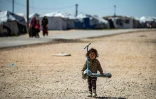 Un enfant devant les tentes du camp de Roj, dans le nord-est de la Syrie, le 28 mars 2021
