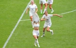 Les Anglaises euphoriques sur le but de Chloe Kelly (maillot enlevé) celui de la victoire contre l'Allemagne en finale de l'Euro à Wembley, le 31 juillet 2022 