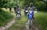 interministérielle frontalière (FIR) française patrouillent en motos à Ferney-Voltaire, à la frontière franco-suisse, en prévision du sommet du G7 à Évian, le 11 juin 2026