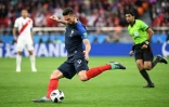 Olivier Giroud (au c.) pendant le match de la France face au Pérou à Iékaterinbourg en phase de groupe de la Coupe du Monde en Russie, le 21 juin 2018