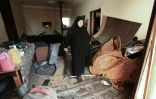 Zeinab Farran, une habitante de Nabatiyé, dans le sud du Liban, dans les décombres de sa maison, le 18 avril 2026