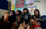 Des réfugiées rohingyas et leurs enfants, au planning familial bangladais à Palongkhali, au Bangladesh, le 24 octobre 2017