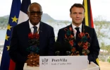 Emmanuel Macron et le Premier ministre du  Vanuatu Ishmael Kalsakau, à Port Vila le 27 juillet 2023 