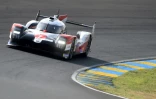 Le Japonais Kamui Kobayashi au volant de la Toyota TS050 Hybrid, lors des essais qualificatifs des 24 Heures du Mans, le 18 septembre 2020