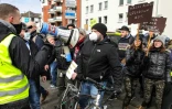 Des manifestants se rassemblent pour protester contre les restrictions sanitaires Ă Cassel, centre de l'Allemagne, le 20 mars 2021