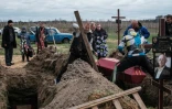 Funérailles le 18 avril 2022, de victimes tuées à Boutcha, près de Kiev, durant l'invasion de l'armée russe de l'Ukraine