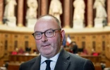 Le sénateur français Laurent Duplomb, membre du parti Les Républicains (LR), pose lors d'une séance photo au Sénat, à Paris, le 11 février 2025