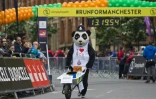 Un participant au semi-marathon de Manchester, le 28 mai 2017