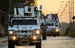 Un convoi de véhicules de la Force intérimaire des Nations unies au Liban (FINUL) circule dans la région de Marjayoun, dans le sud du Liban, près de la frontière avec Israël, pour accompagner les ambulances de la Croix-Rouge, le 5 novembre 2024
