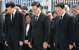 Le dirigeant de Hong Kong, John Lee (centre), observe trois minutes de silence, le 29 novembre 2025 à Hong Kong