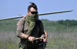 Le pilote de drone ukrainien de la 22e brigade Andriï, "Roy" de son nom de guerre, sur une position près de Chasiv Yar, dans la région de Donetsk, le 1er mai 2024