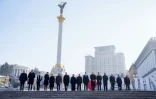 Les dirigeants européens et canadien venus à Kiev pour le troisième anniversaire de l'invasion russe posent avec le président Volodymyr Zelensky (au centre), le 24 février 2025
