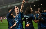 Entouré par ses coéquipiers, Arkadiusz Milik (bras levé) célèbre son but, le 2e de l'OM à Brest, le 13 mars 2022