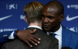 Eric Abidal lors de la présentation officielle du milieu néerlandais Frenkie de Jong le 5 juillet 2019 à Barcelone.
