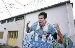 Un graffiti géant de la star argentine Lionel Messi sur une façade d'un immeuble à Rosario,le 28 juin 2017