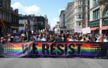 PLusieurs milliers de personnes ont défilé lors d'une Gay Pride contestataire avant la marche principale le 30 juin 2019 à New York