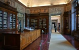 La "Bibliothèque Palatine" de la résidence royale de Caserte, près de Naples, le 12 mai 2023 en Italie