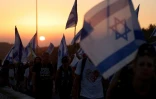 Des personnes marchent en direction de Jérusalem pour tenter de faire pression sur le gouvernement israélien afin qu'il négocie un accord pour libérer les otages retenus dans la bande de Gaza depuis l'attaque du Hamas le 7 octobre, le 11 juillet 2024