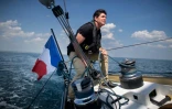 Arnaud Pennarun manoeuvre à bord de "Pen Duick 3" le 7 juin 2023 au large de Lorient