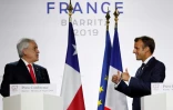 Emmanuel Macron et le président chilien Sebastian Pinera lors d'une conférence de presse à l'issue du sommet du G7 à Biarritz le 26 août 2019