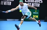 L'Américain Tennys Sandgren face au Suisse Roger Federer en quarts de finale de l'Open d'Australie, le 28 janvier 2020 à Melbourne
