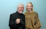 Cate Blanchett aux côtés de son prédecesseur à la présidence du jury du Festival de Cannes Pedro Almodovar, lors du lancement de la rétrospective du cinéaste espagnol au Moma à New York, le 29 novembre 2016