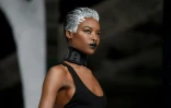 Un mannequin présente une création de la chanteuse Rihanna pendant la Fashion Week de New York le 12 février 2016