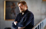 Steven Arnfjord, chercheur en sciences sociales à l'université du Groenland, lors d'une interview avec l'AFP à Nuuk, le 5 mars 2025