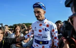 Le Français Julian Alaphilippe avec son maillot à pois de meilleur grimpeur à l'arrivée de la 14e étape du Tour de France, le 21 juillet 2018 à Mende 