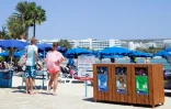 Des poubelles de tri des déchets dans la station balnéaire d'Ayia Napa, à Chypre, le 7 septembre 2017