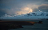 Des montagnes et un fjord dans la région d'Austurland region en Islande le 12 avril 2017