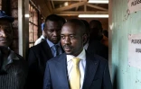 Nelson Chamisa, à la tête du premier parti d'opposition (Coalition des citoyens pour le changement, CCC) au Zimbabwe, le 23 août 2023 dans un bureau de vote à Harare