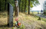 Un mémorial à la mémoire de Nicky Verstappen, disparu à l'âge de 11 ans en 1998, près de l'endroit où son corps a été retrouvé, à Brunssum aux Pays-Bas le 23 mai 2017