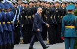 Le président russe Vladimir Poutine (C), le 22 juin 2025  à Moscou, lors des cérémonies du 84e anniversaire de l'invasion de l'Union soviétique par les Nazis en 1941