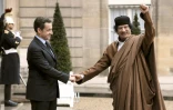 Le dictateur libyen Mouammar Kadhafi reçu à l'Elysée par Nicolas Sarkozy, le 10 décembre 2007