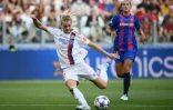 La Norvégienne de Lyon Ada Hegerberg tire au but contre Barcelone en finale de la Ligue des champions, le 21 mai 2022 à Turin