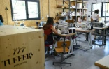 Les employés travaillent dans l'atelier Tuffery à Florac le 26 juillet 2018