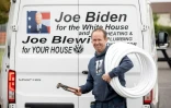 Joe Blewitt plombier et cousin au troisième degré de Joe Biden a décoré sa fourgonnette avec un clin d'oeil à la campagne présidentielle: "Joe Biden pour la Maison Blanche et Joe Blewitt pour votre maison", le 7 octobre 2020 à Ballina en Irlande